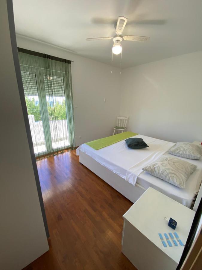 Apartamento Apartman Mila Kaštela Exterior foto